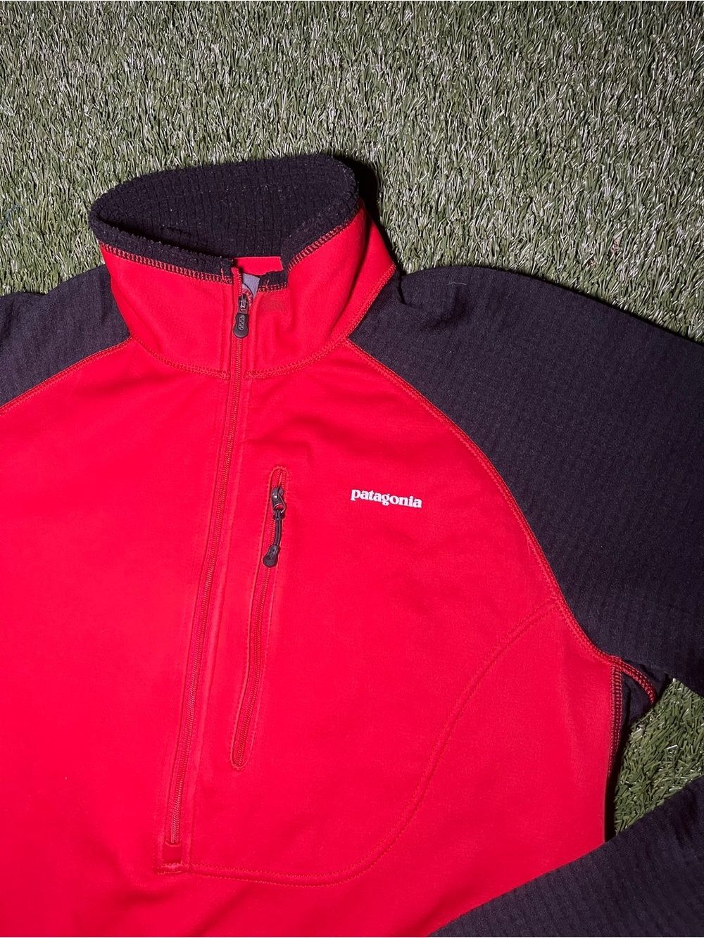 Patagonia Men’s Medium R1 Fleece Pull Over W/ Thumbholes